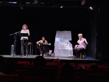 Tickets für Et la bête blessée la regardait: Où est Rosa Luxem am 15.12.2023 - Karten kaufen